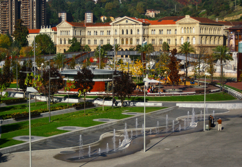 Paseo de Abandoibarra y Universidad de Deusto