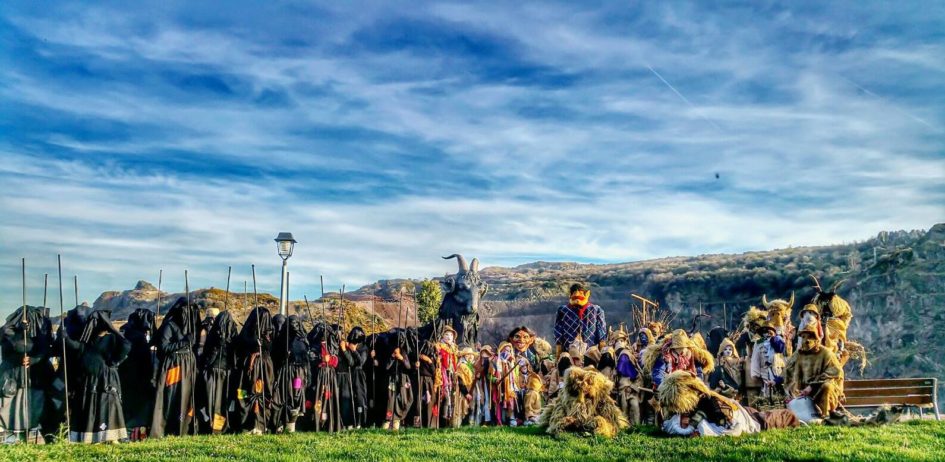 Carnaval_rural_minero_abanto_Gallarta_meatzaldeko_Harrigorria_dantza_taldea
