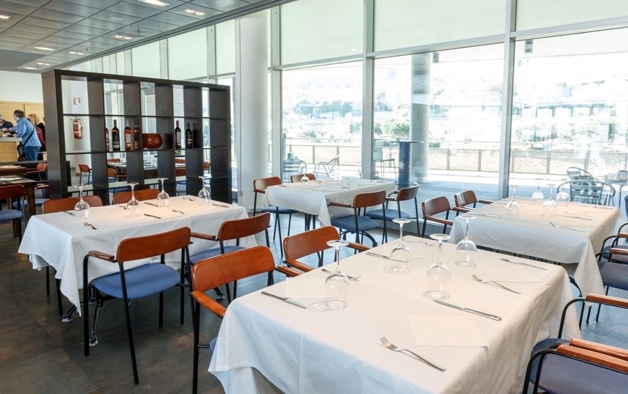 Puerto de Bilbao – Cafetería y restaurante photo