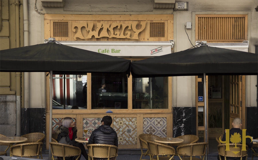 Twiggy Bar image