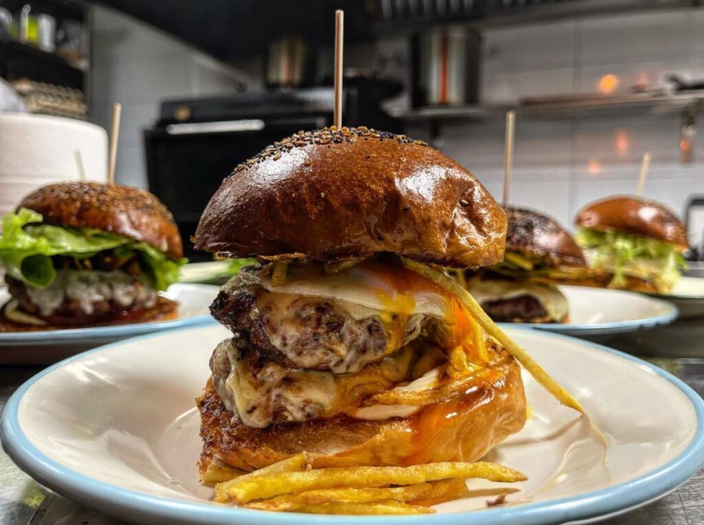 Tipula burger Ledesma photo
