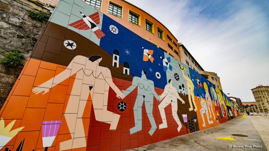 Foto de Los grafitis y murales del muelle de Marzana